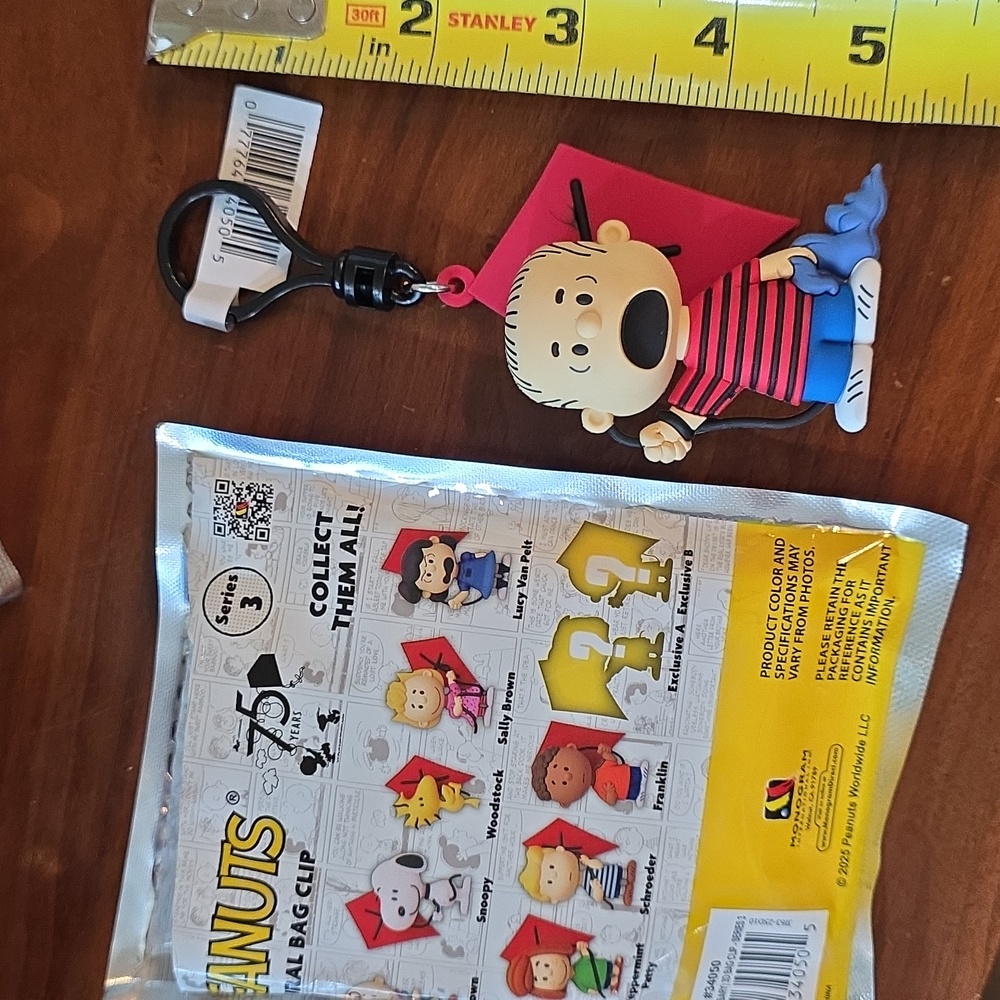 Collectible Kite-flying Linus figural bag clip series 3 NWT